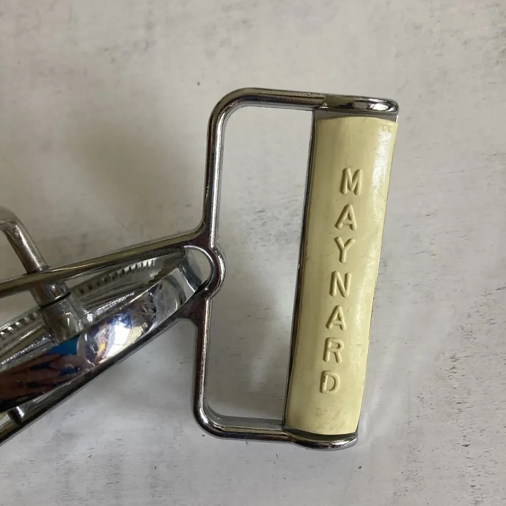 Vintage MAYNARD Egg Beater Mixer Off White Handle Manual Crank No 54 Mid Century
